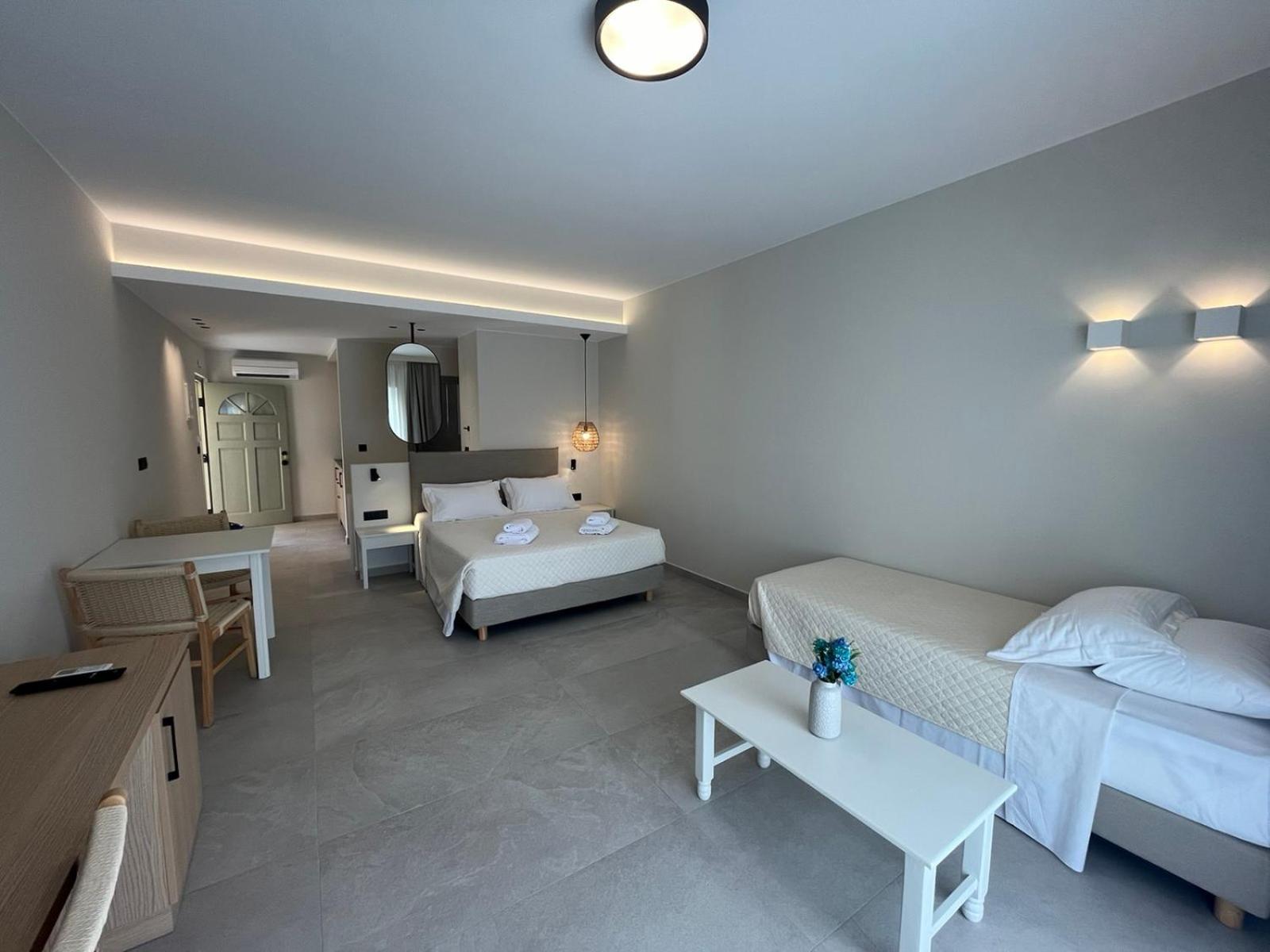 Mediterranean Sea Top Floor Palaiochora Luaran gambar