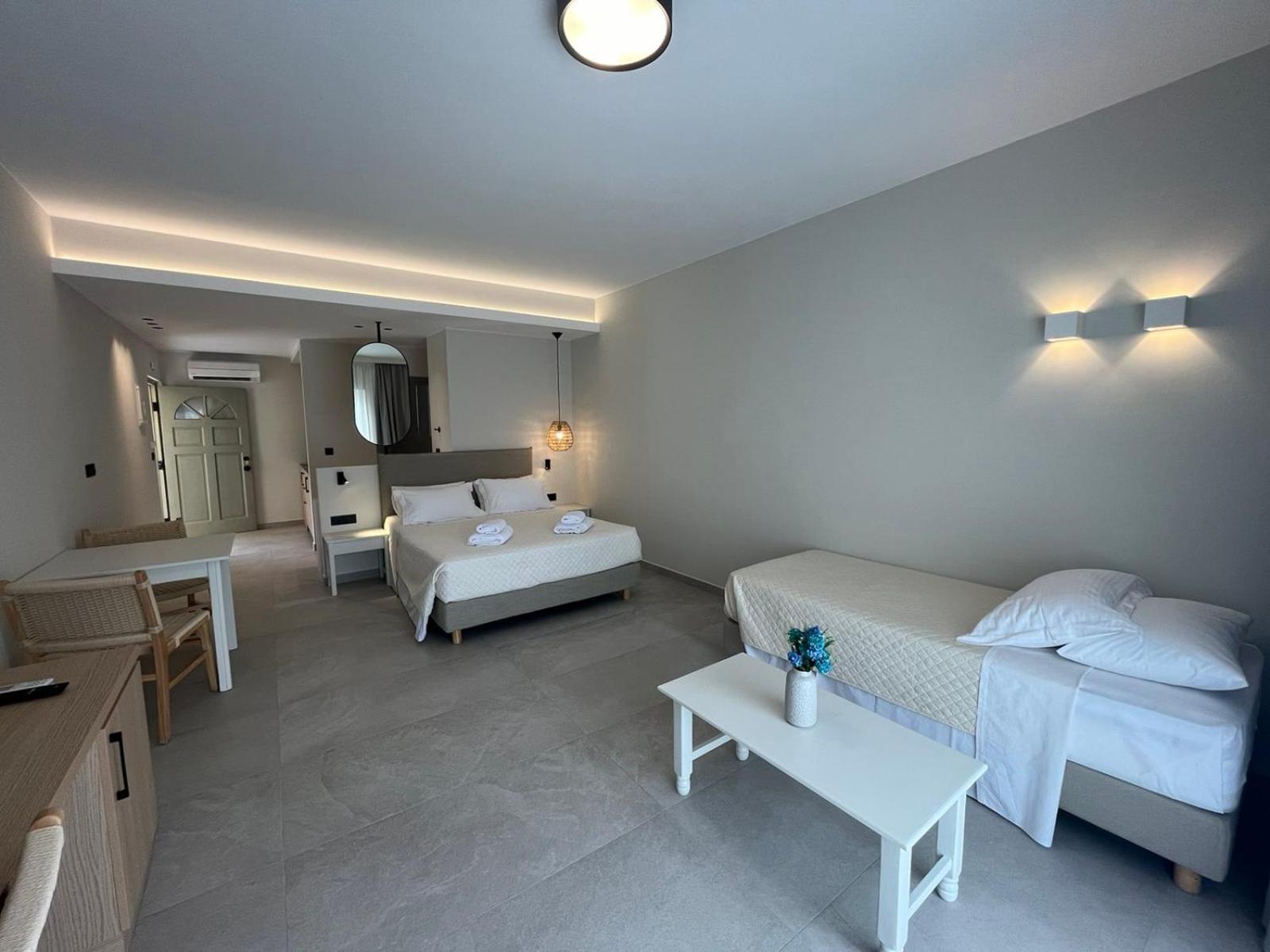 Mediterranean Sea Top Floor Palaiochora Luaran gambar
