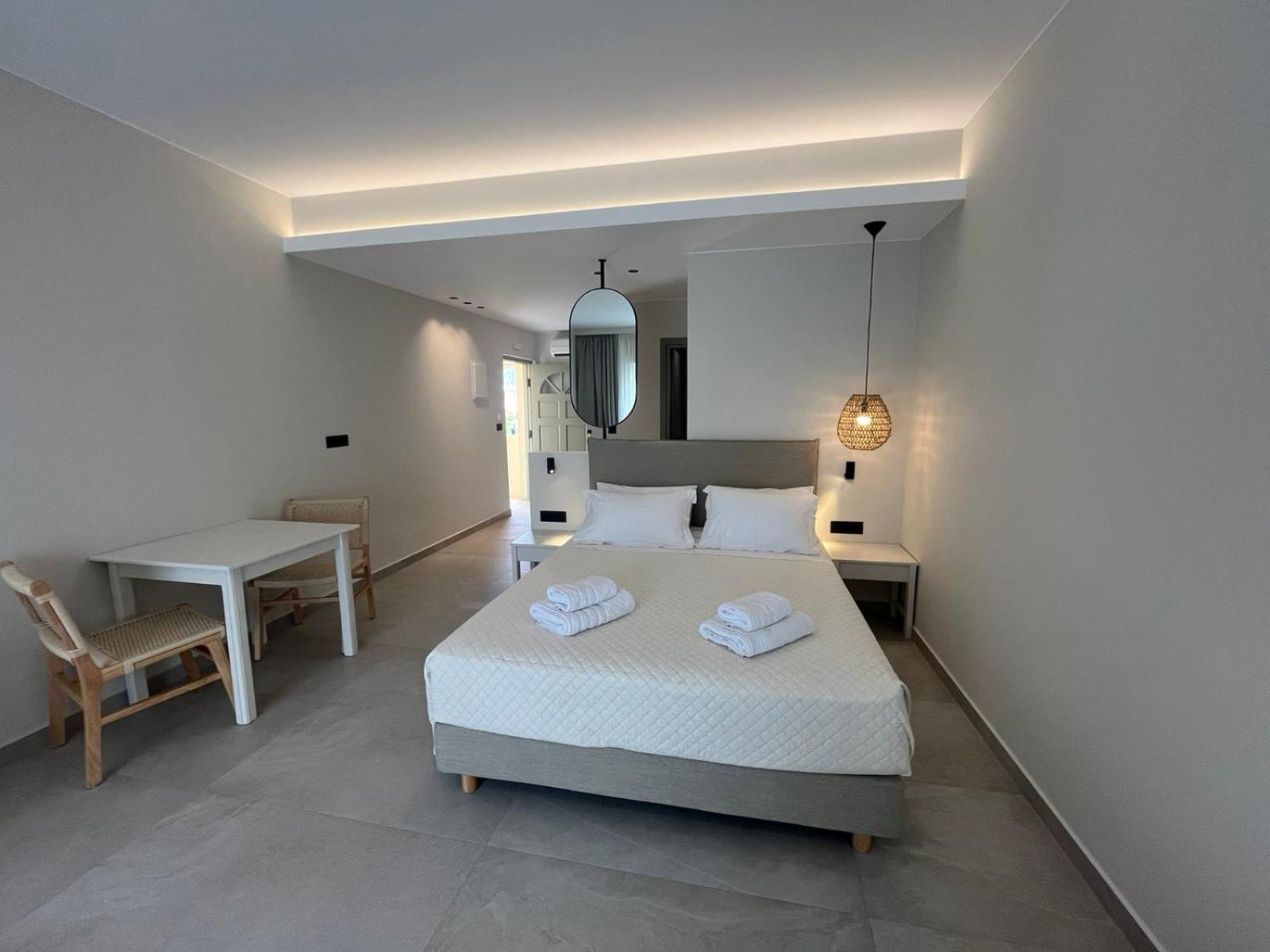 Mediterranean Sea Top Floor Palaiochora Luaran gambar