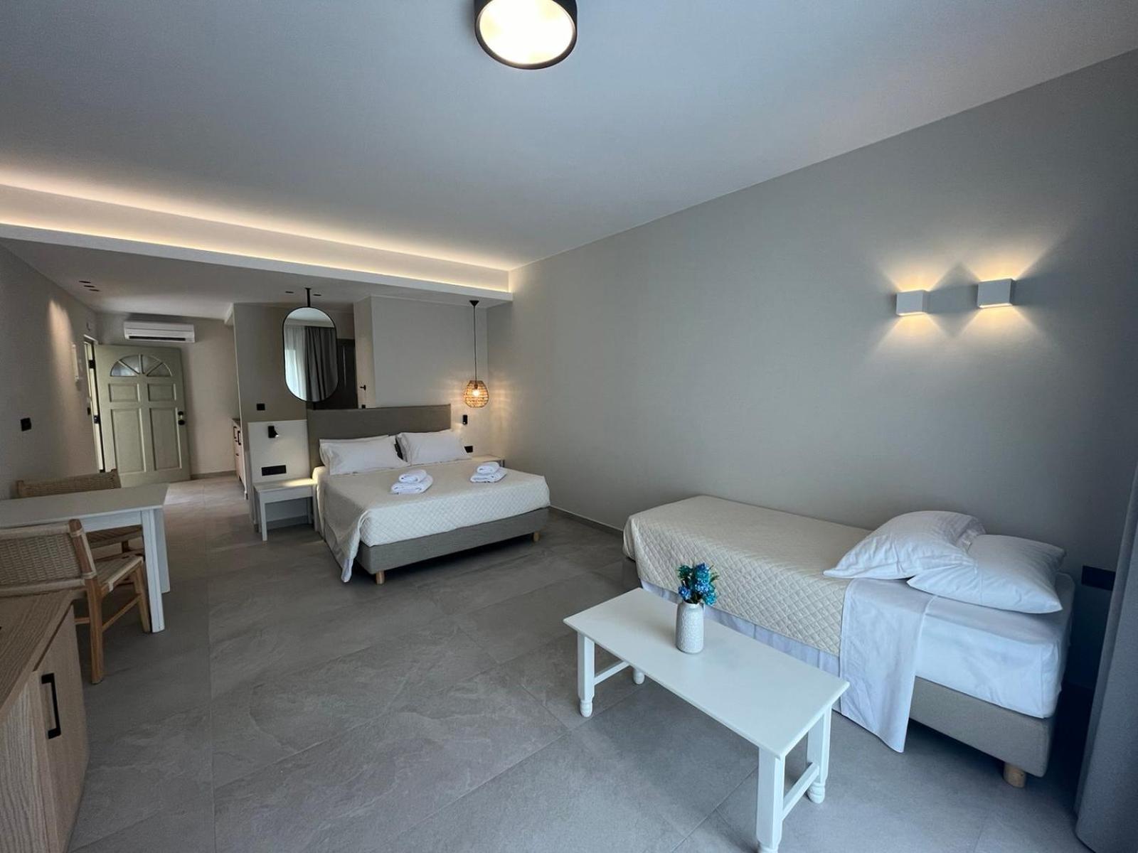 Mediterranean Sea Top Floor Palaiochora Luaran gambar