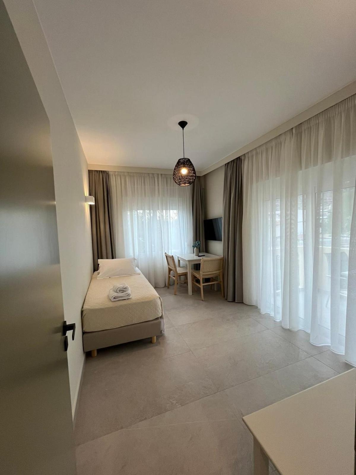 Mediterranean Sea Top Floor Palaiochora Luaran gambar